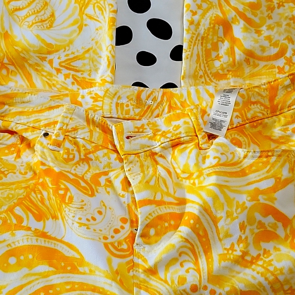 So SUMMERY! Chicos yellow & white crop jeans